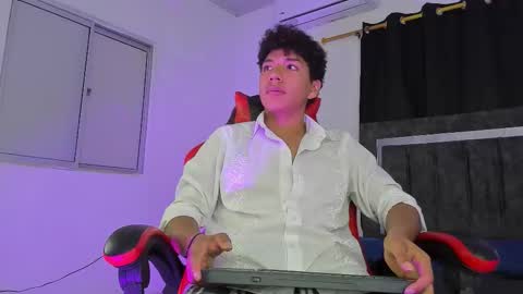 Snapshot of maximiliano_khalil chatting on 7, 11, 2025 Maximiliano online show from 7, 11, 2025