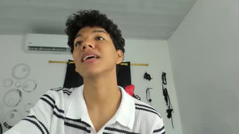 Snapshot of maximiliano_khalil chatting on 22, 11, 2025 Maximiliano online show from 22, 11, 2025