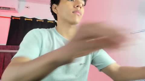 Snapshot of maximiliano_khalil chatting on 23, 11, 2025 Maximiliano online show from 23, 11, 2025