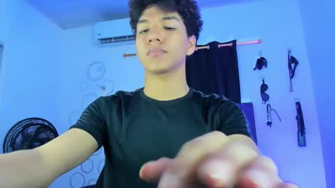 Snapshot of maximiliano_khalil chatting on 2, 12, 2025 Maximiliano online show from 2, 12, 2025