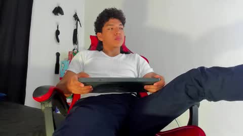 Snapshot of maximiliano_khalil chatting on 15, 12, 2025 Maximiliano online show from 15, 12, 2025