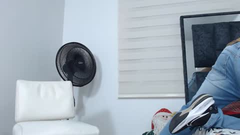 Maximo Sebastian online show from 25, 12, 2024