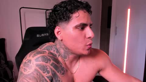 Snapshot of maximoscott_ chatting on 22, 11, 2025 Maximoscott online show from 22, 11, 2025