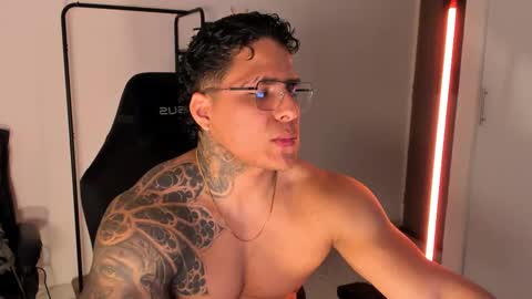 Snapshot of maximoscott_ chatting on 23, 11, 2025 Maximoscott online show from 23, 11, 2025