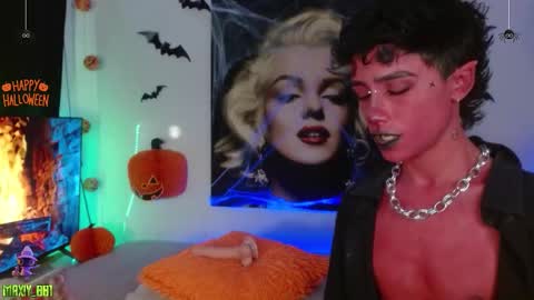 Snapshot of maxiy_001 chatting on 25, 10, 2025 Max online show from 25, 10, 2025