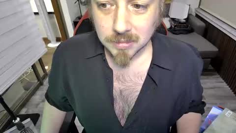 Snapshot of maxredz chatting on 9, 3, 2026 Max online show from 9, 3, 2026