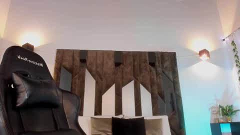 MAX online show from 13, 2, 2025