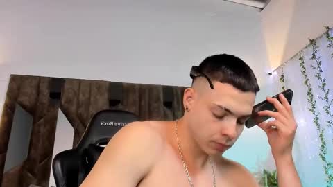 MAX online show from 15, 2, 2025