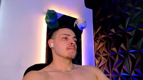 MAX online show from 2, 11, 2025