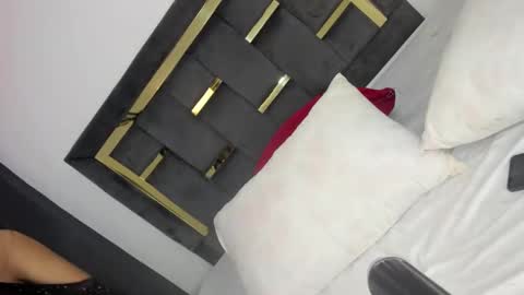 Snapshot of maxxine_vx chatting on 1, 11, 2025 Valentina online show from 1, 11, 2025