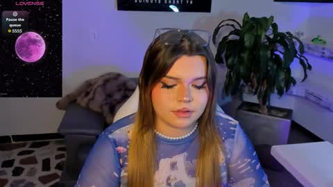 Maxine Minx online show from 15, 11, 2025