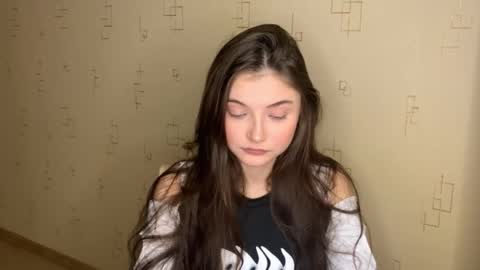 Snapshot of may_rollins chatting on 8, 11, 2025 may online show from 8, 11, 2025