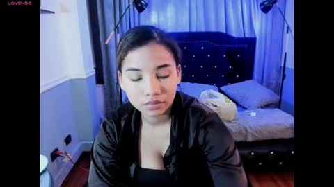 Snapshot of mayaa_ross chatting on 24, 11, 2025 Maya online show from 24, 11, 2025