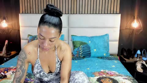Nicolle Ruselle   Hello my lovely  schedule for great fun from  630 am and end 800 pm Colombian time I wait for you online show from 20, 1, 2025