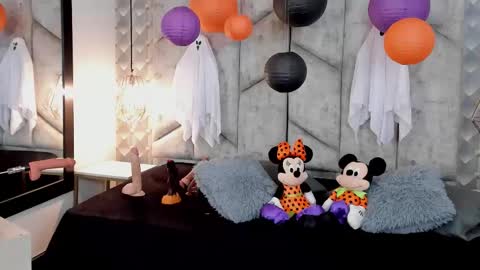 Nicolle Ruselle   Hello my lovely  schedule for great fun from  630 am and end 800 pm Colombian time I wait for you online show from 27, 10, 2025