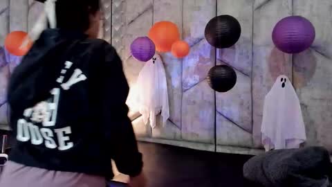 Nicolle Ruselle   Hello my lovely  schedule for great fun from  630 am and end 800 pm Colombian time I wait for you online show from 30, 10, 2025