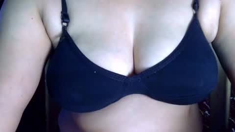 Mayra online show from 5, 10, 2025