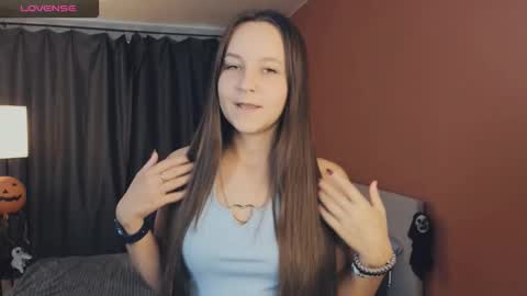 Snapshot of maysday chatting on 1, 11, 2025 May online show from 1, 11, 2025