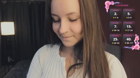 Snapshot of maysday chatting on 4, 11, 2025 May online show from 4, 11, 2025