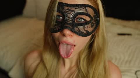 Anna       IG mbca anna  online show from 30, 1, 2025