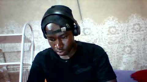 Snapshot of mclntz_bbc chatting on 8, 3, 2025 mclntz_bbc online show from 8, 3, 2025