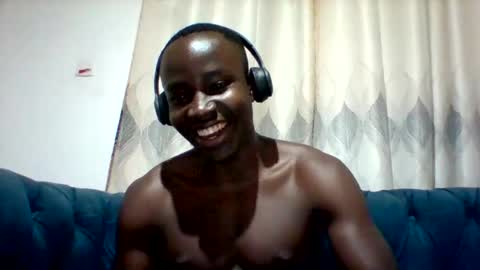 Snapshot of mclntz_bbc chatting on 8, 10, 2025 mclntz_bbc online show from 8, 10, 2025