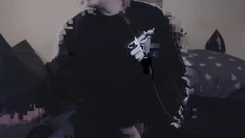 Snapshot of mcmike_es chatting on 8, 10, 2025 Mike online show from 8, 10, 2025