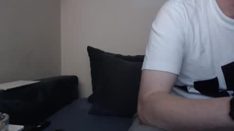 Snapshot of mcmike_es chatting on 21, 10, 2025 Mike online show from 21, 10, 2025