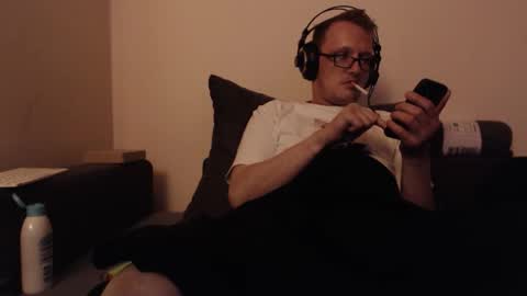 Snapshot of mcmike_es chatting on 25, 10, 2025 Mike online show from 25, 10, 2025