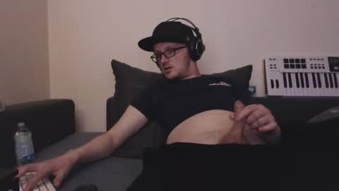 Snapshot of mcmike_es chatting on 4, 11, 2025 Mike online show from 4, 11, 2025