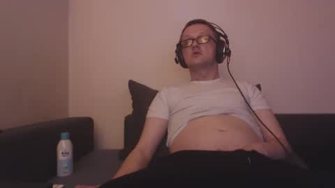 Snapshot of mcmike_es chatting on 7, 11, 2025 Mike online show from 7, 11, 2025