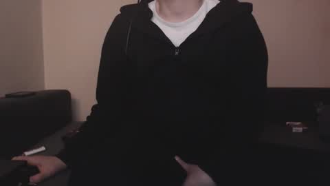 Snapshot of mcmike_es chatting on 21, 11, 2025 Mike online show from 21, 11, 2025