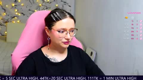Snapshot of me_hanna chatting on 4, 3, 2025 Hanna online show from 4, 3, 2025