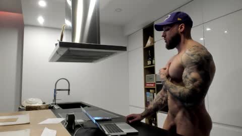 Snapshot of mealphamale chatting on 16, 12, 2025 Alpha Male online show from 16, 12, 2025