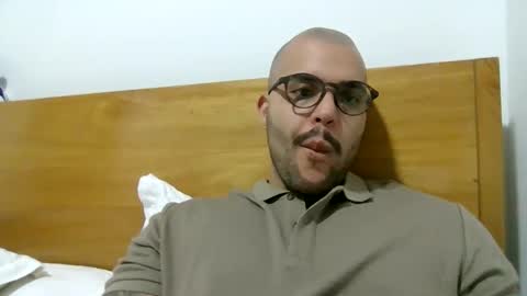 Snapshot of medellindrak chatting on 1, 1, 2025 filippoae online show from 1, 1, 2025