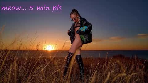 Snapshot of meeeeeow08 chatting on 3, 11, 2025 Sweet Meow nonude online show from 3, 11, 2025