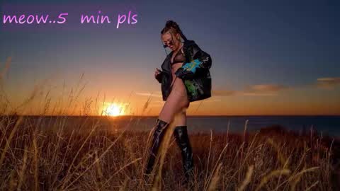 Snapshot of meeeeeow08 chatting on 10, 11, 2025 Sweet Meow nonude online show from 10, 11, 2025