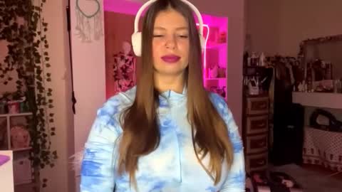 Snapshot of meelessenberry chatting on 26, 11, 2025 Vlada online show from 26, 11, 2025