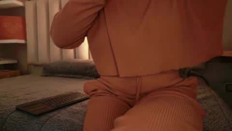     online show from 15, 10, 2025