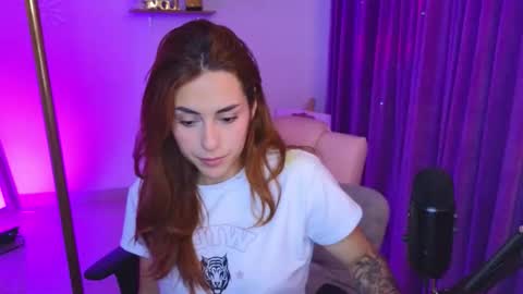                 Laura                 online show from 30, 11, 2025