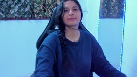 megan white 01  online show from 12, 1, 2025