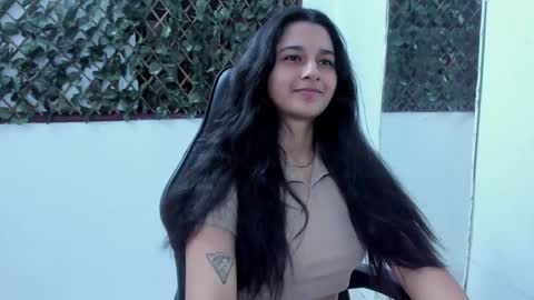 megan white 01  online show from 19, 1, 2025
