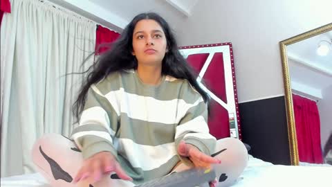 megan white 01  online show from 25, 1, 2025
