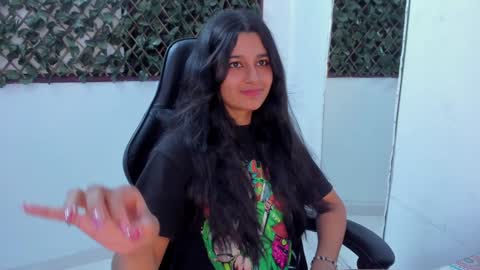 megan white 01  online show from 27, 1, 2025