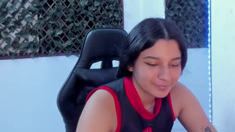 megan white 01  online show from 4, 2, 2025
