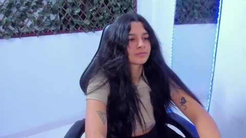 megan white 01  online show from 17, 2, 2025