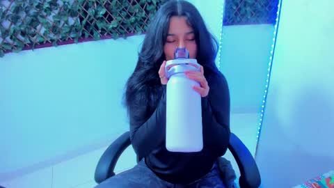 megan white 01  online show from 25, 2, 2025