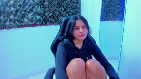 megan white 01  online show from 25, 2, 2025