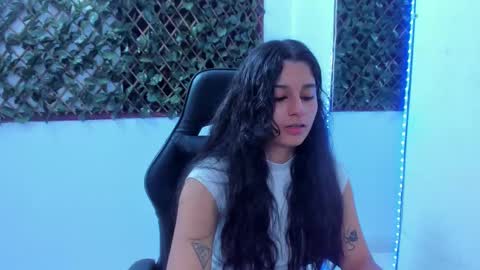 megan white 01  online show from 27, 2, 2025