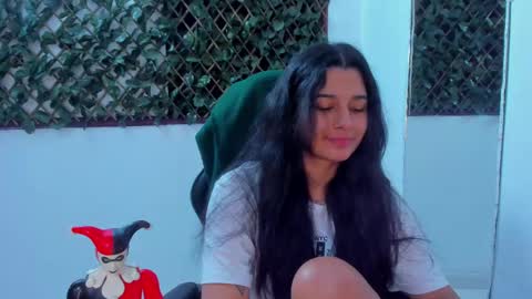 megan white 01  online show from 28, 2, 2025
